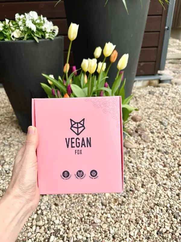https://vegan-test.lionssolution.com/wp-content/uploads/2021/11/davana-labsajutai-vegan-fox-2.webp