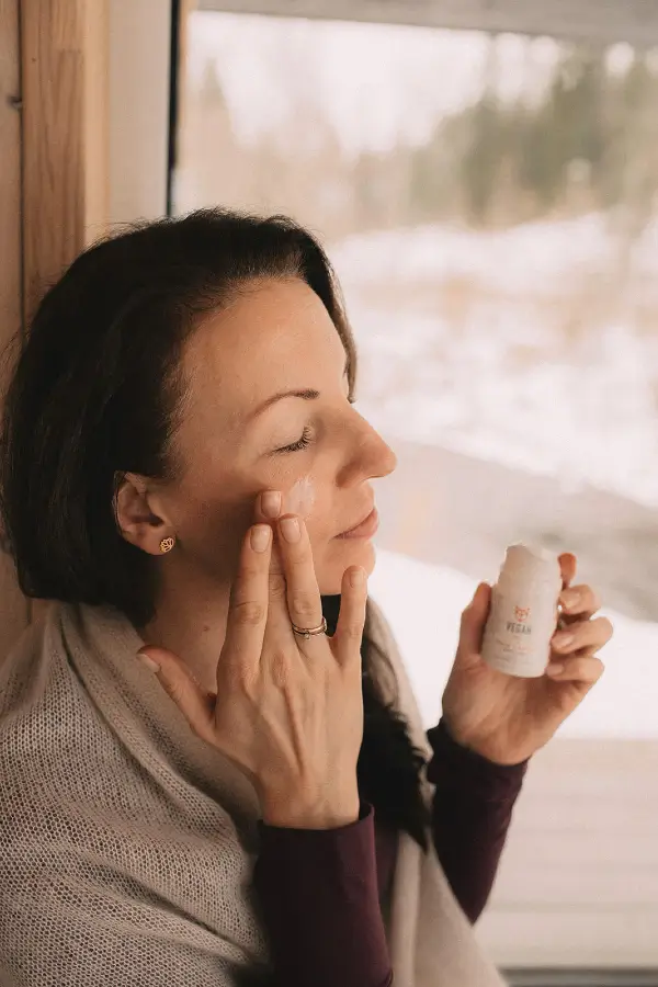 https://vegan-test.lionssolution.com/wp-content/uploads/2024/04/face-cream-anti-age-1.webp